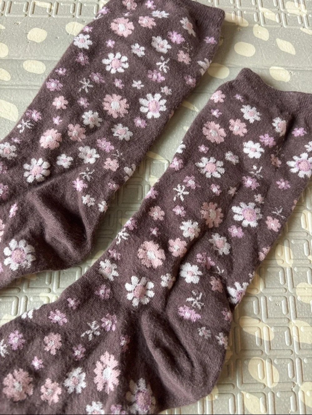Pink flowers crew socks